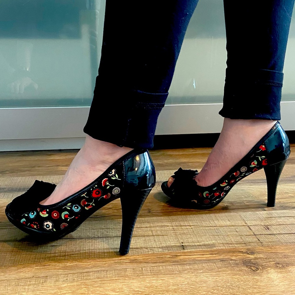 Xhilaration heels size 5
